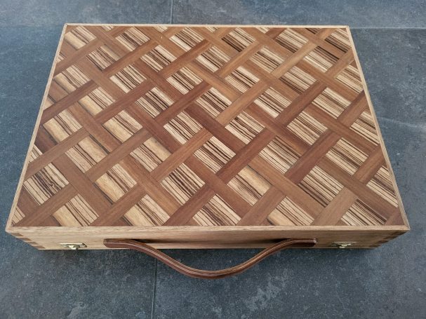 Koffer fineer, achterzijde