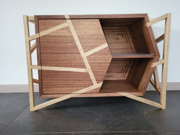 Kastje met latjesframe