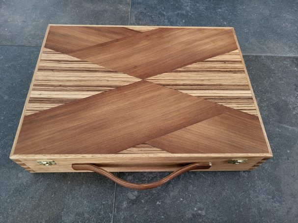 Koffer fineer, voorzijde